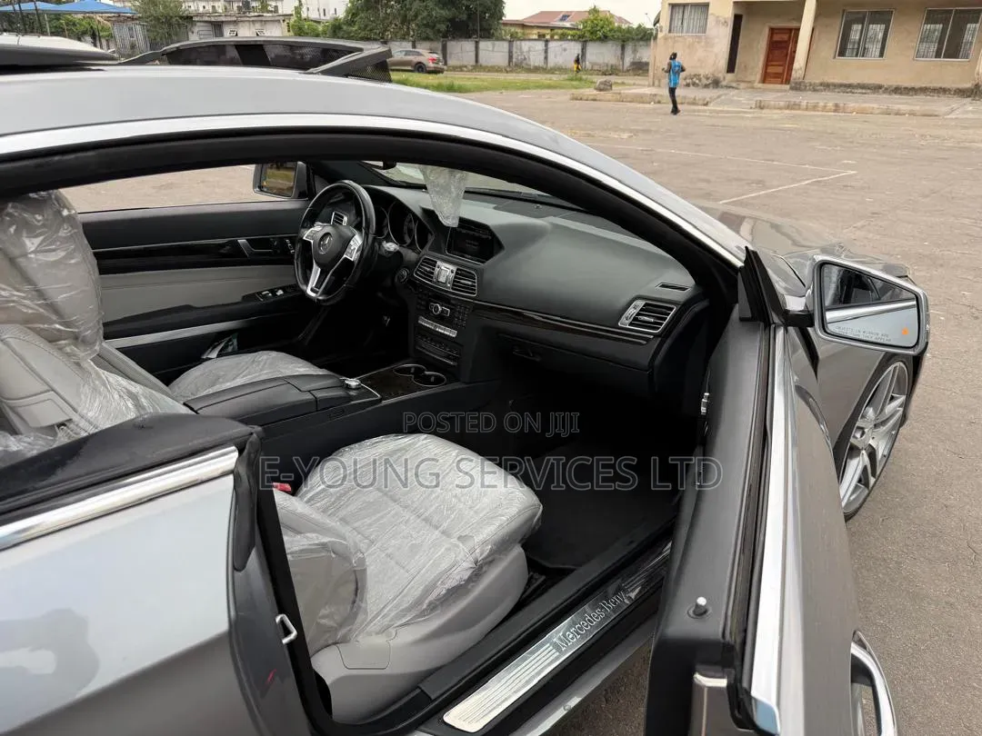 Mercedes-Benz E350 Base 2dr Coupe RWD (3.5L 6cyl 7A) 2012 Gray