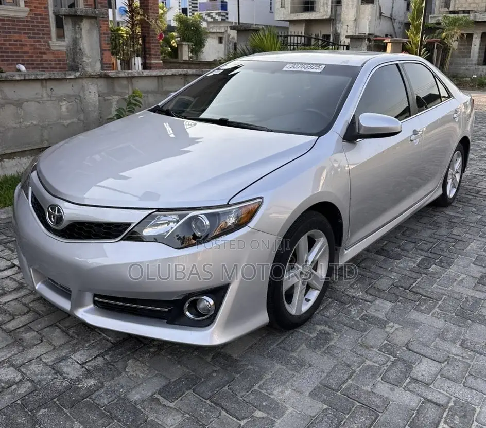 Toyota Camry SE Sport 4dr Sedan (2.5L 4cyl 6A) 2014 Silver