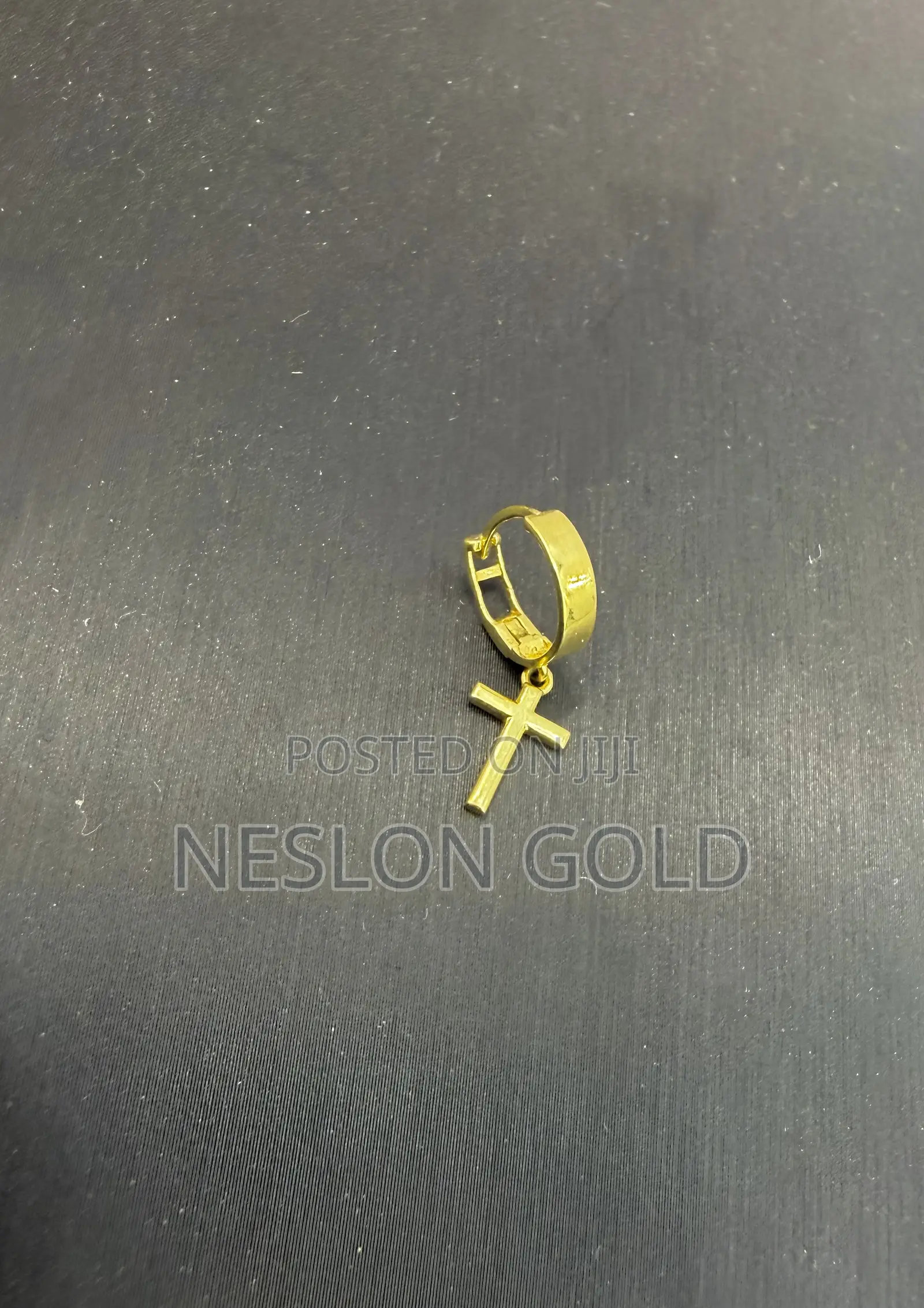 Pure Italy 750 Tested 18karat Gold Dangling Crucifix