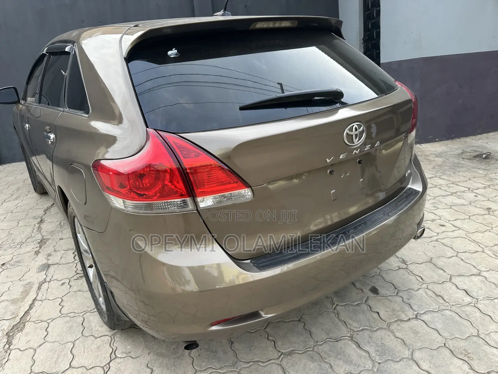 Toyota Venza V6 2010 Gold