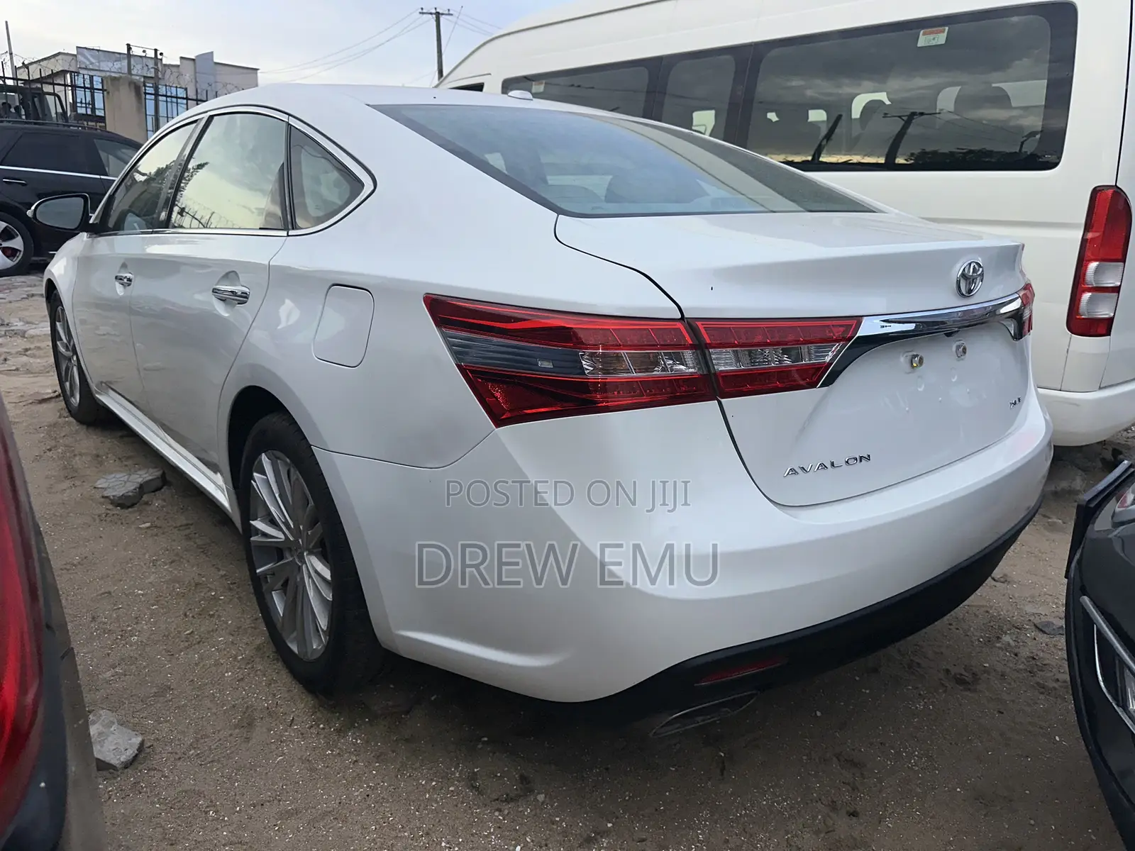 Toyota Avalon XLE 4dr Sedan (3.5L 6cyl 6A) 2014 White
