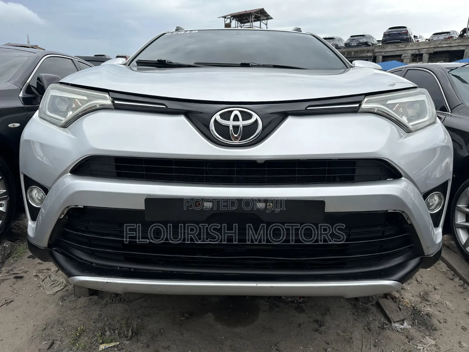 Toyota RAV4 LE AWD (2.5L 4cyl 6A) 2017 Silver