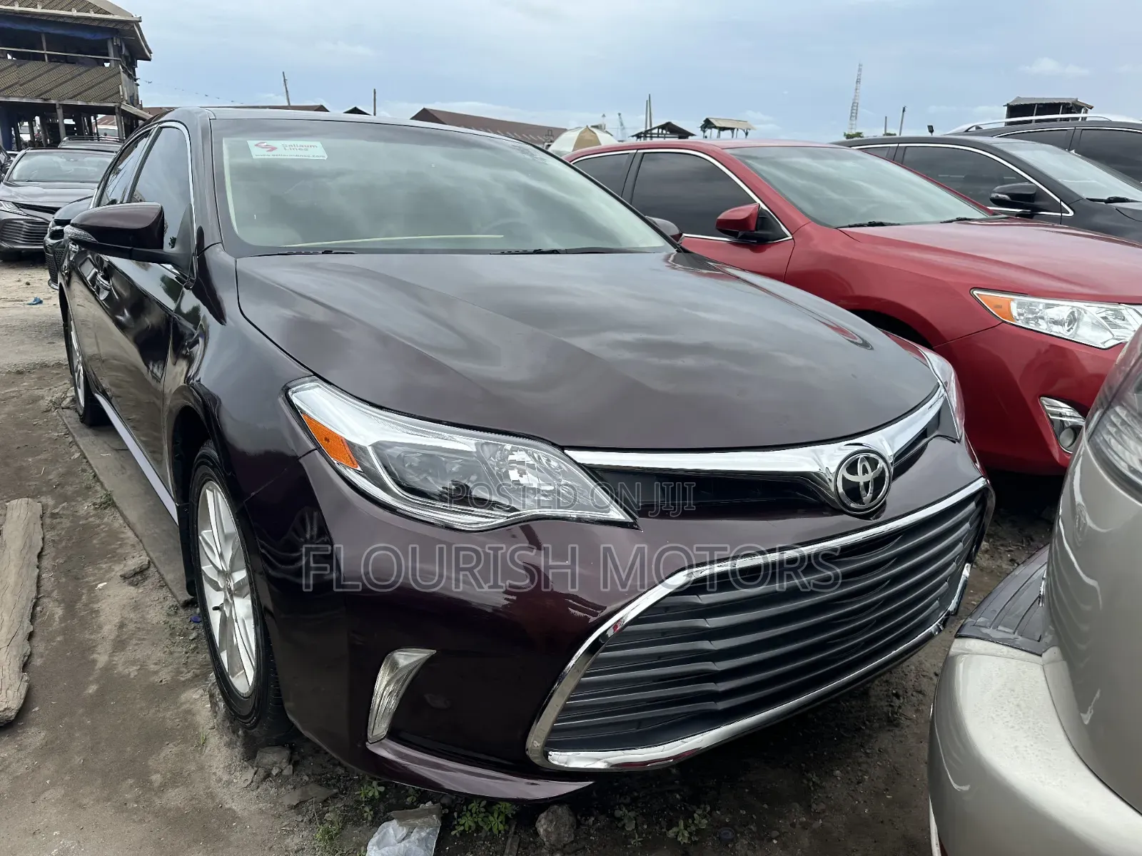 Toyota Avalon XLE Premium Sedan FWD (3.5L 6cyl 6A) 2013 Maroon