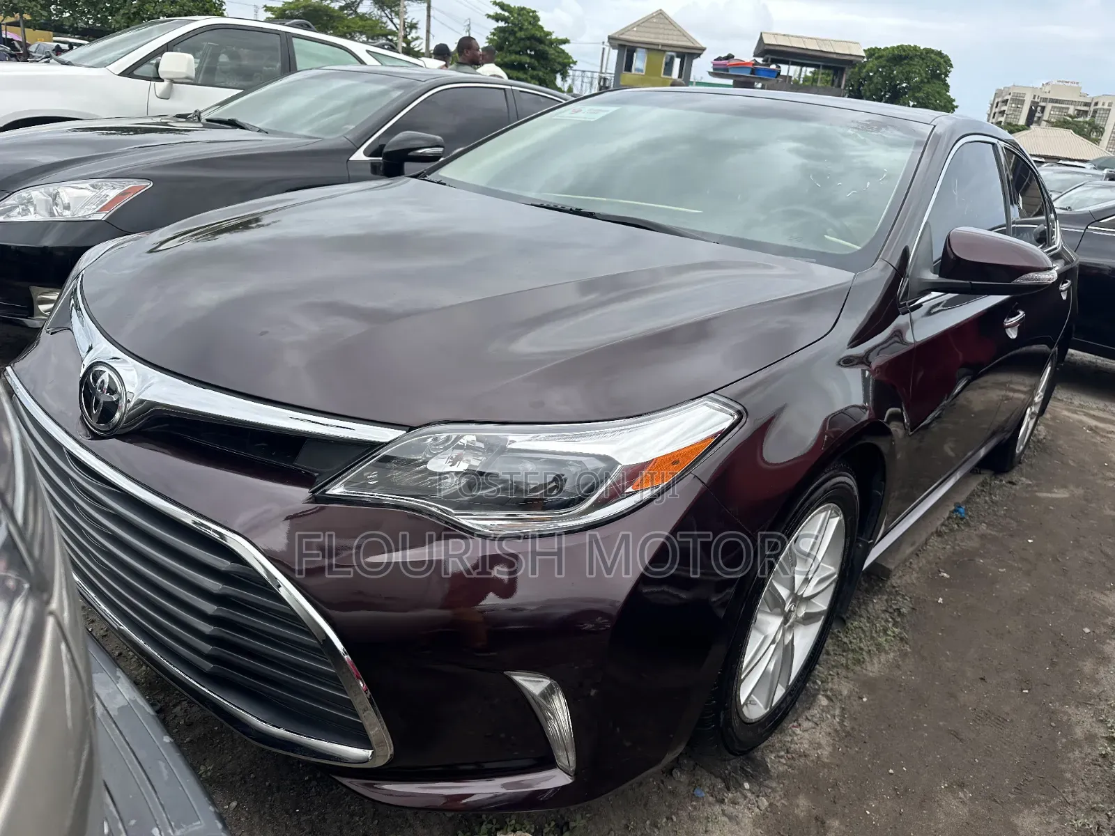 Toyota Avalon XLE Premium Sedan FWD (3.5L 6cyl 6A) 2013 Maroon