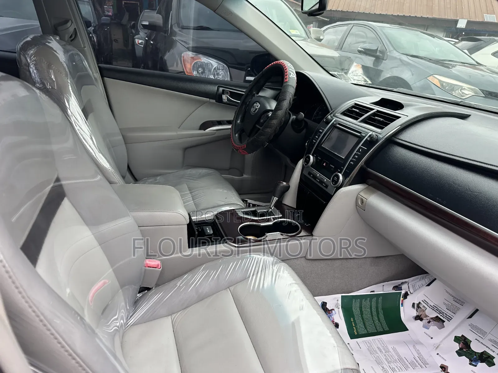 Toyota Camry XLE V6 4dr Sedan (3.5L 6cyl 6A) 2013 Silver