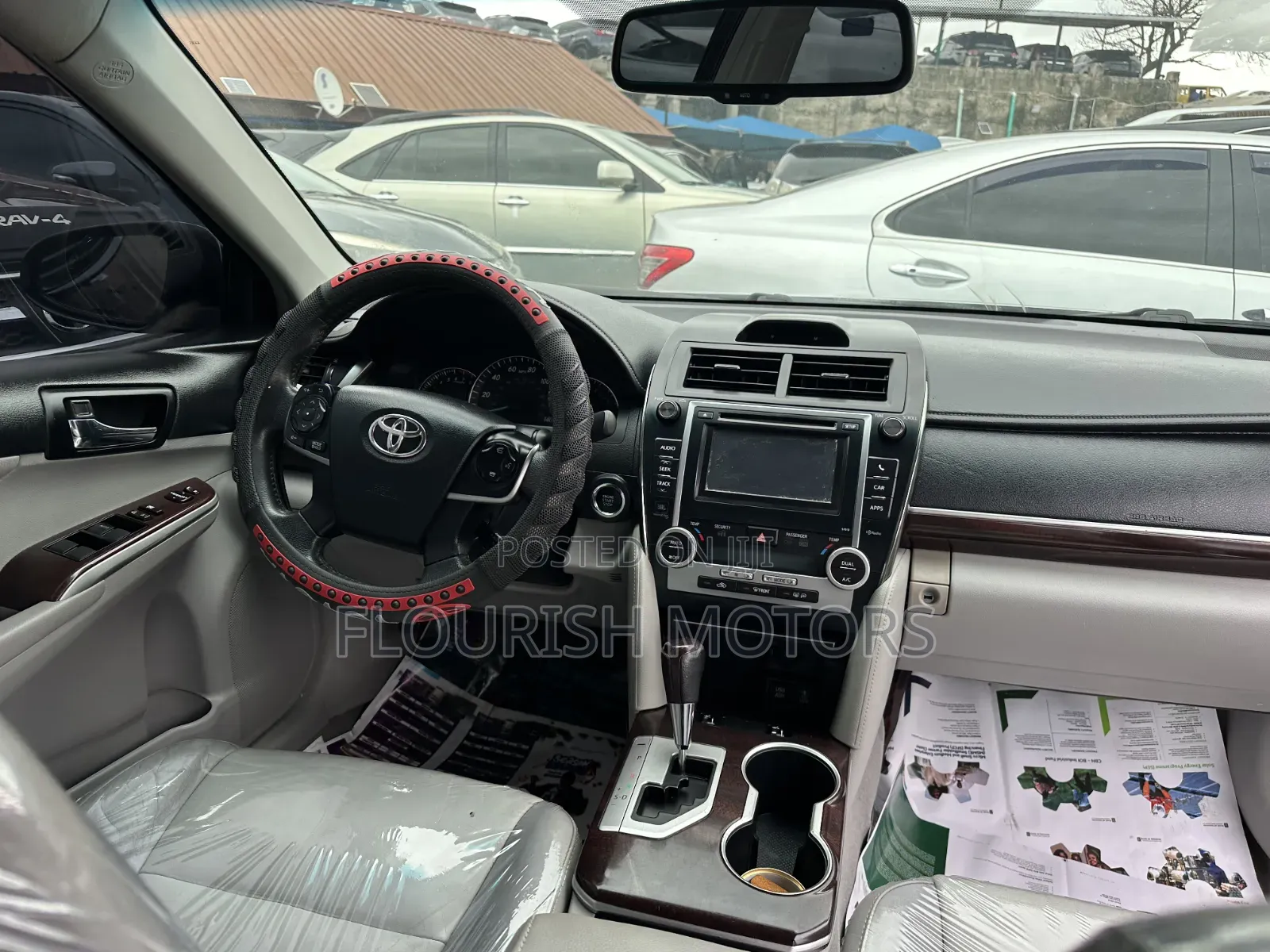 Toyota Camry XLE V6 4dr Sedan (3.5L 6cyl 6A) 2013 Silver