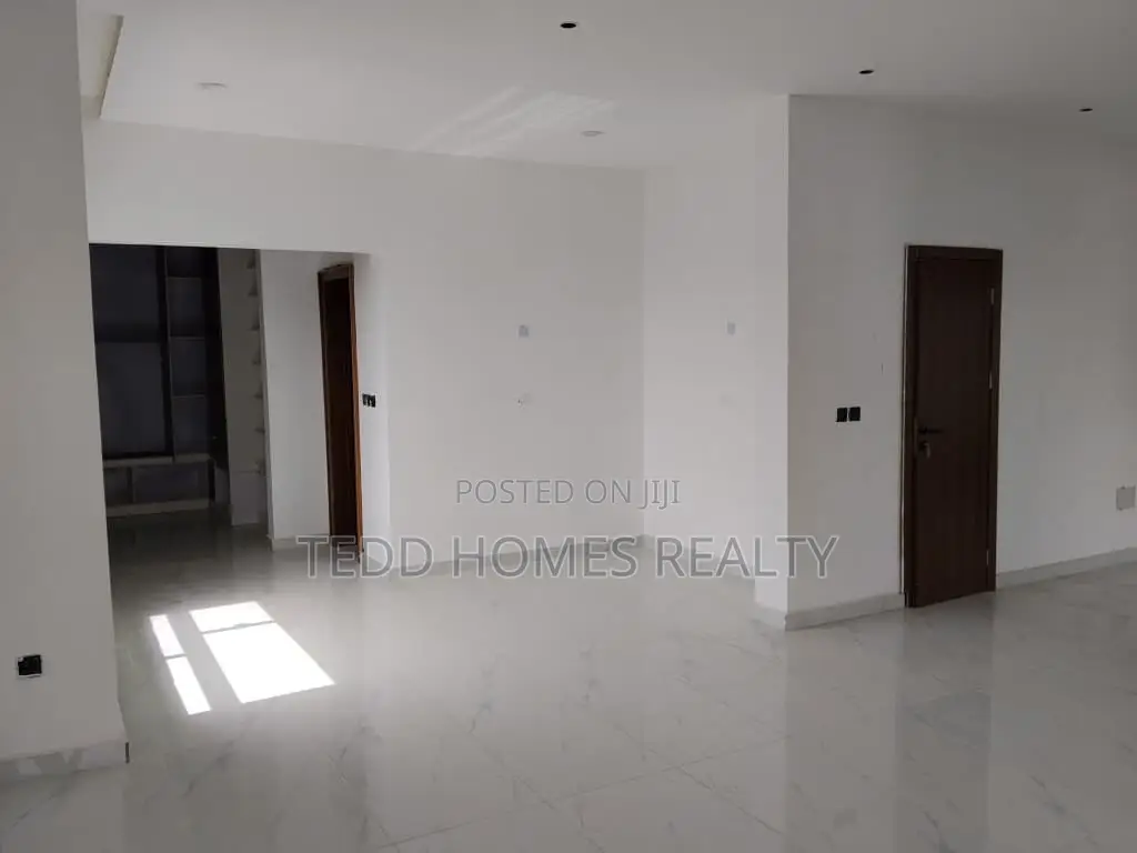5bdrm Duplex in Ologolo for rent