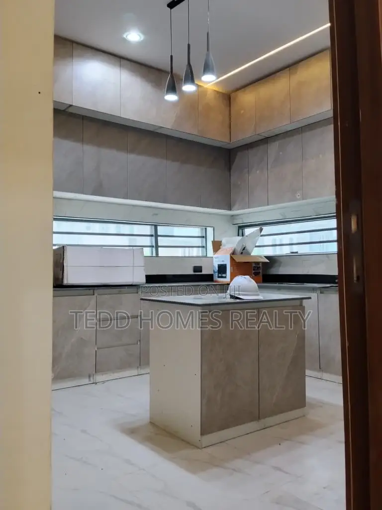 5bdrm Duplex in Ologolo for rent