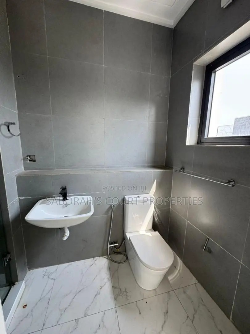 5bdrm Mansion in Banana Island for rent