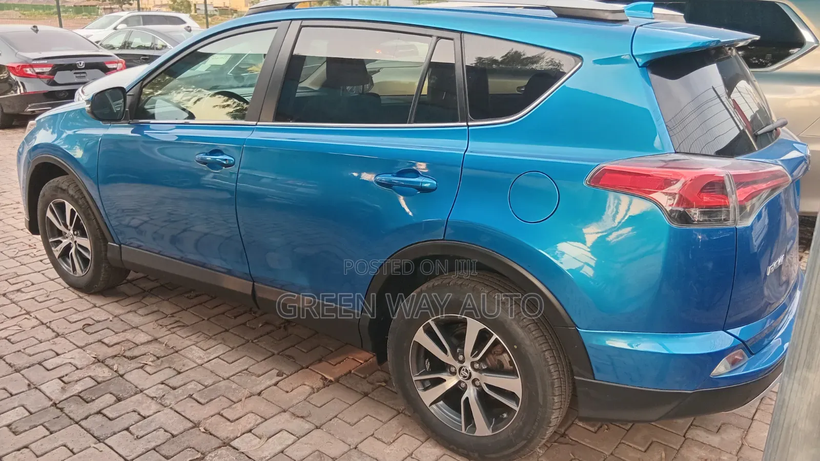 Toyota RAV4 XLE 4dr SUV AWD (2.5L 4cyl 6A) 2018 Blue