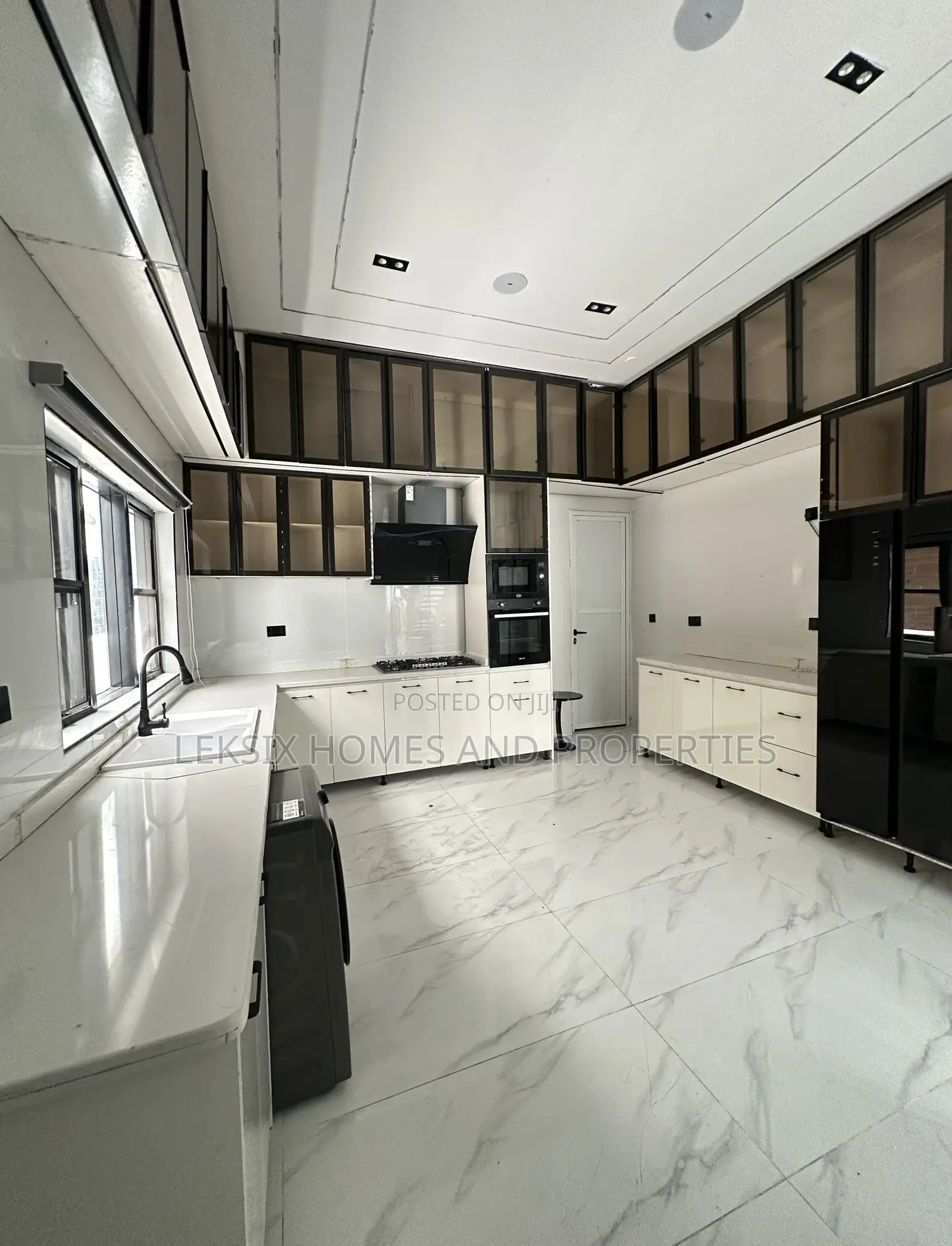 5bdrm Duplex in A Well Secured, Chevron for sale