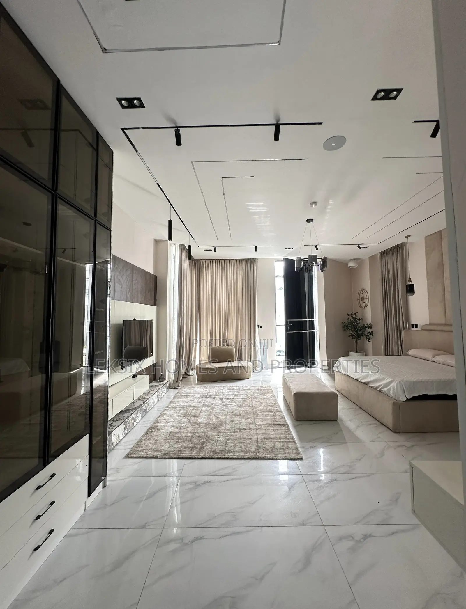 5bdrm Duplex in A Well Secured, Chevron for sale