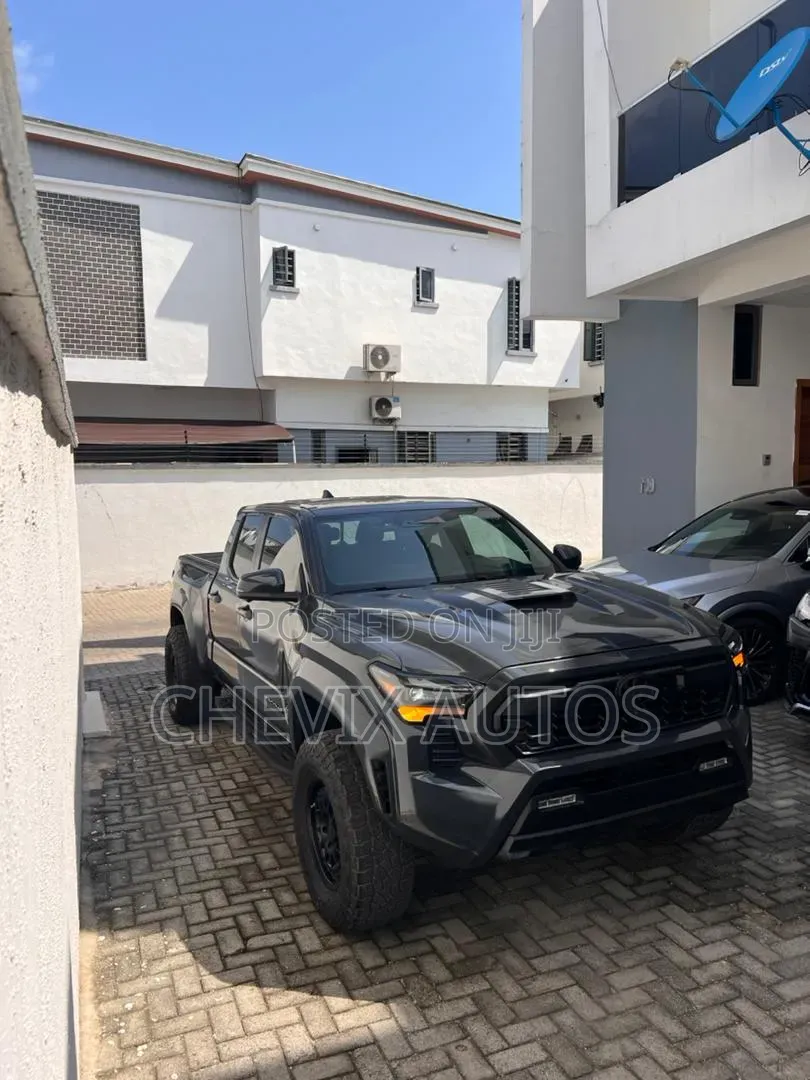 Toyota Tacoma TRD Sport Double Cab 4WD 5.0 ft. SB (Automatic) 2025 Gray