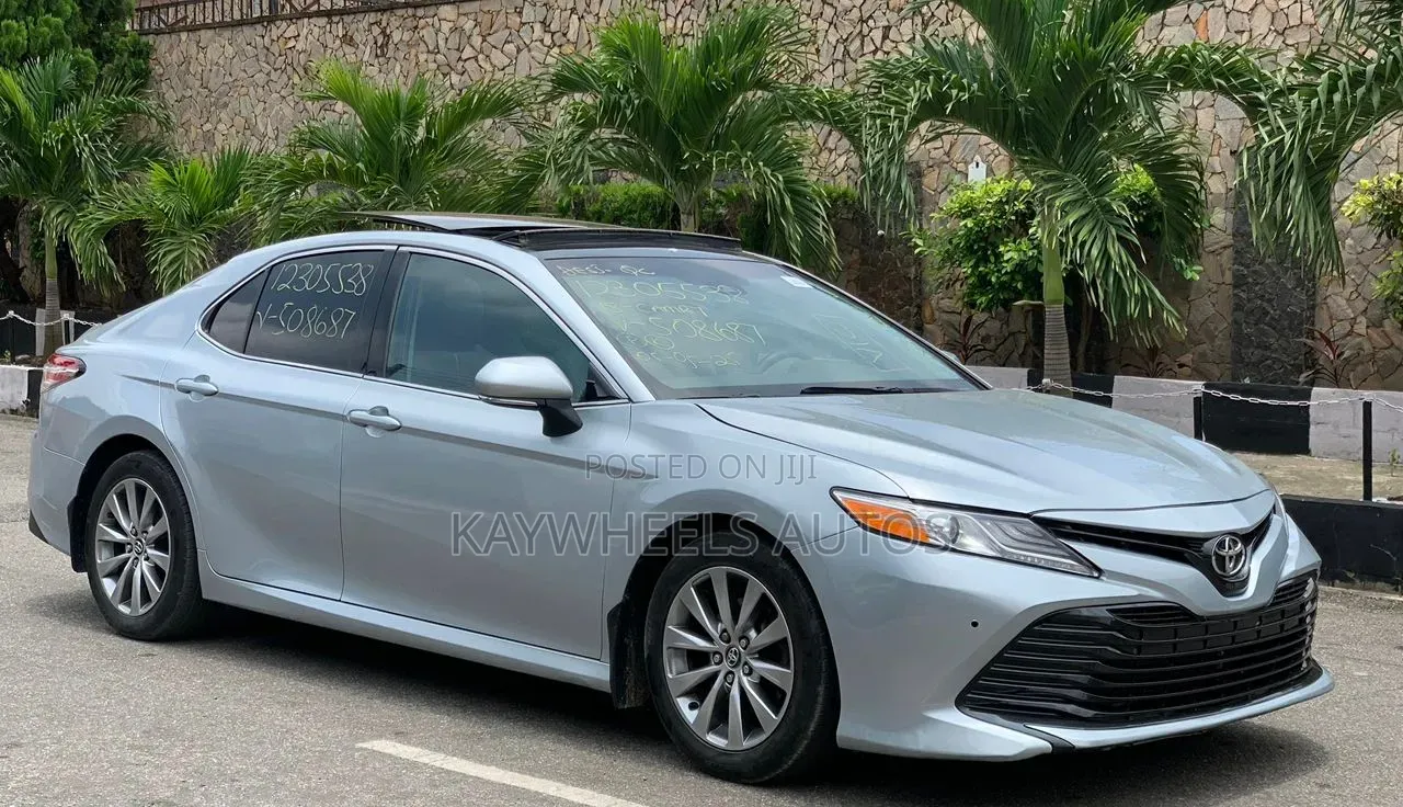 Toyota Camry XLE FWD (2.5L 4cyl 8AM) 2018 Blue