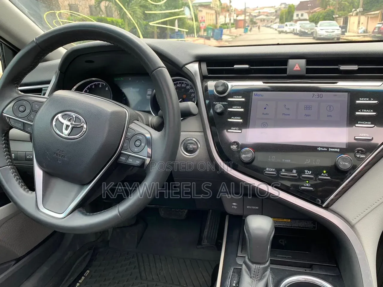 Toyota Camry XLE FWD (2.5L 4cyl 8AM) 2018 Blue