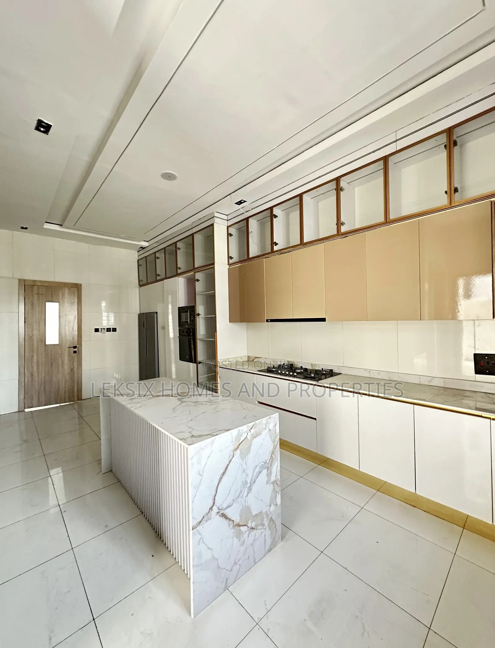 5bdrm Duplex in A Well Secured, Lekki Phase 2 for sale