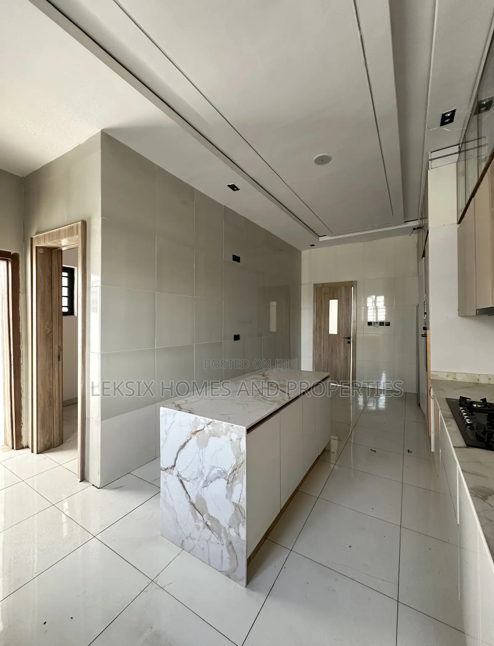 5bdrm Duplex in A Well Secured, Lekki Phase 2 for sale