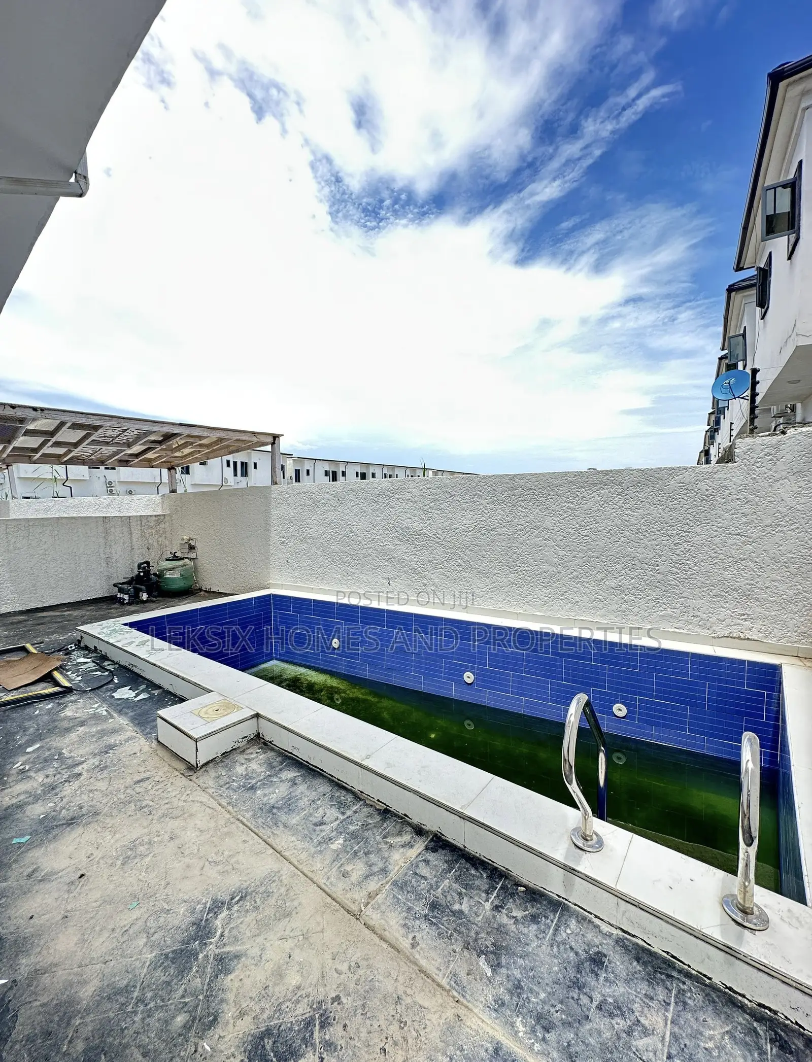 5bdrm Duplex in A Well Secured, Lekki Phase 2 for sale