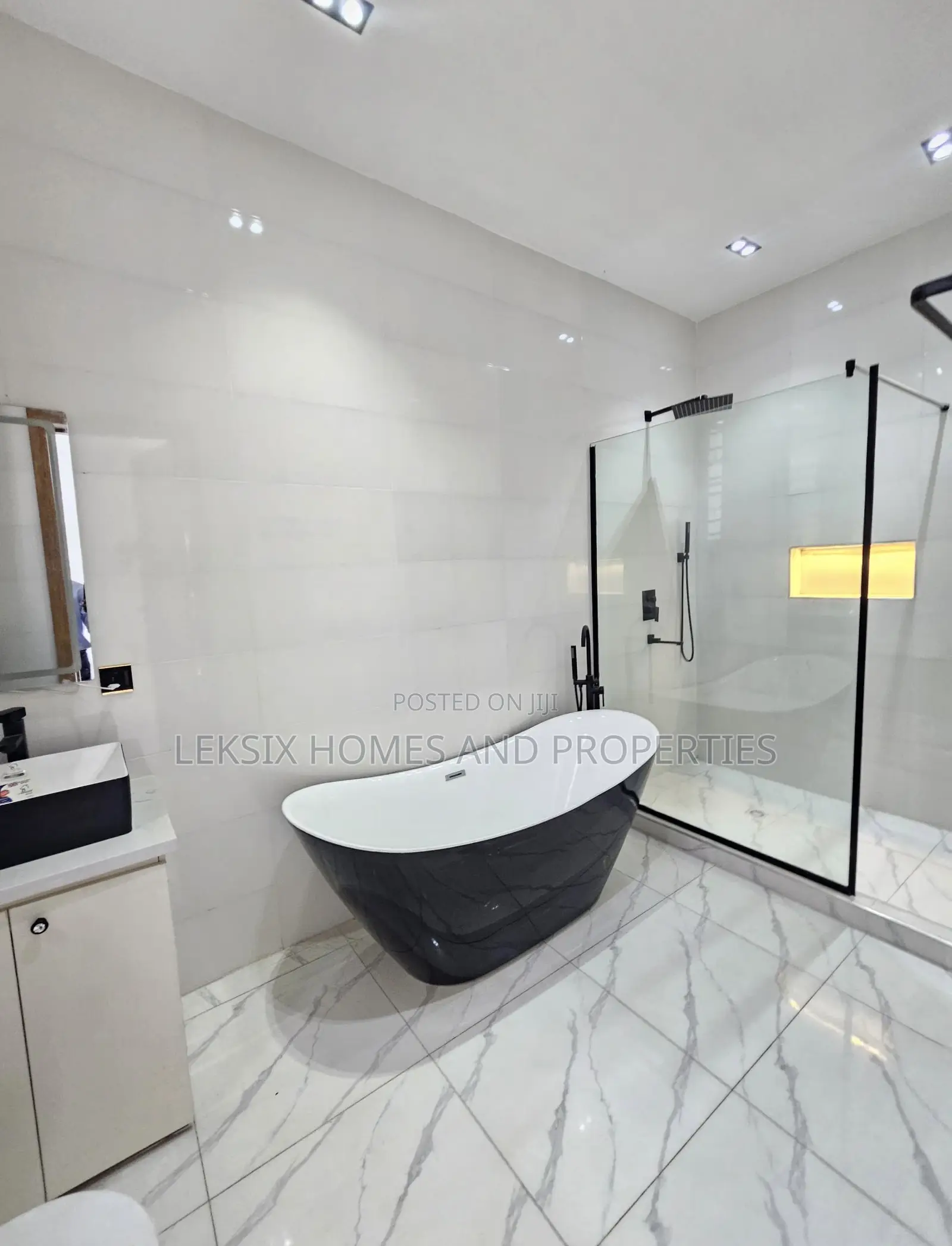 4bdrm Duplex in A Well Secured, Lekki Phase 2 for sale