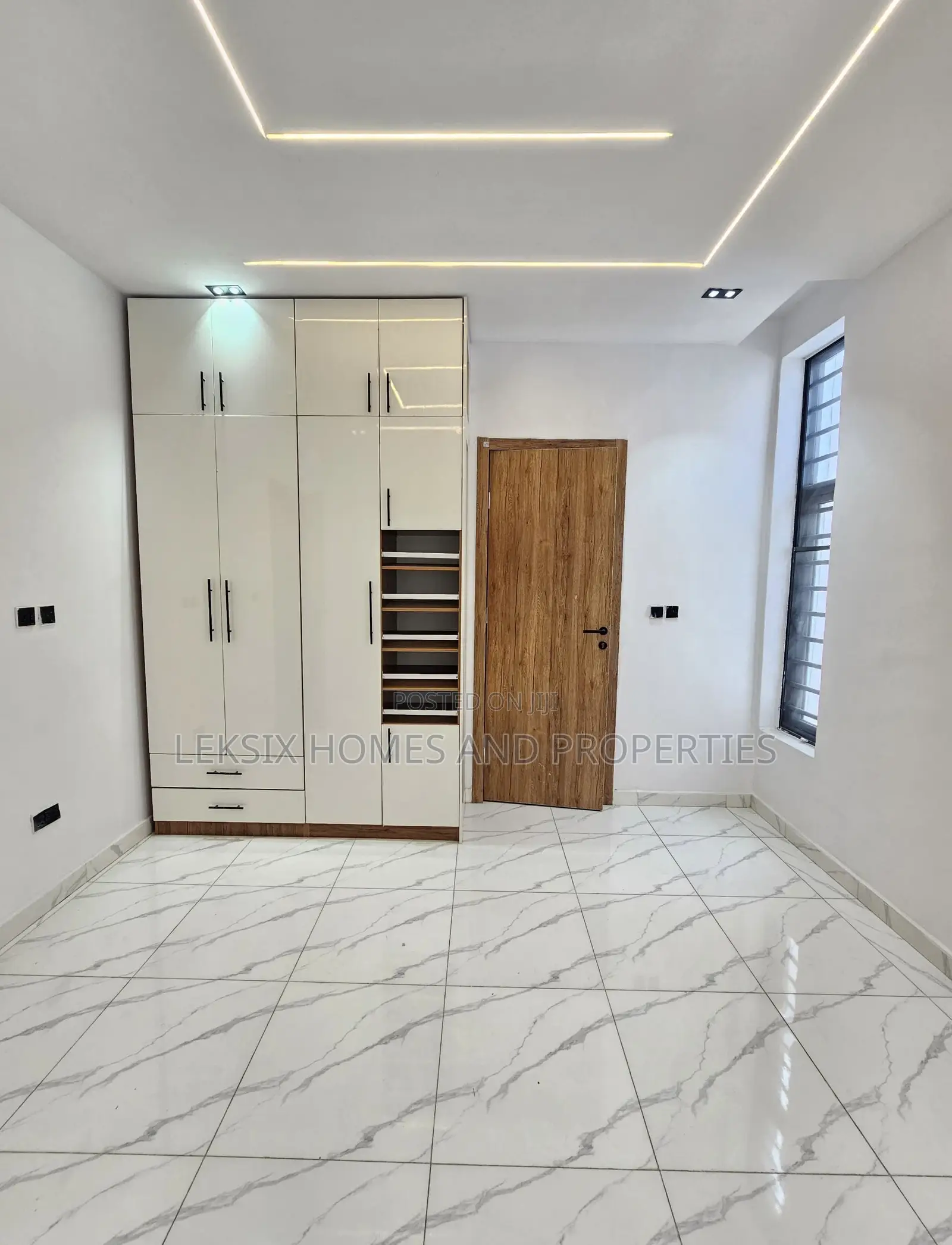 4bdrm Duplex in A Well Secured, Lekki Phase 2 for sale