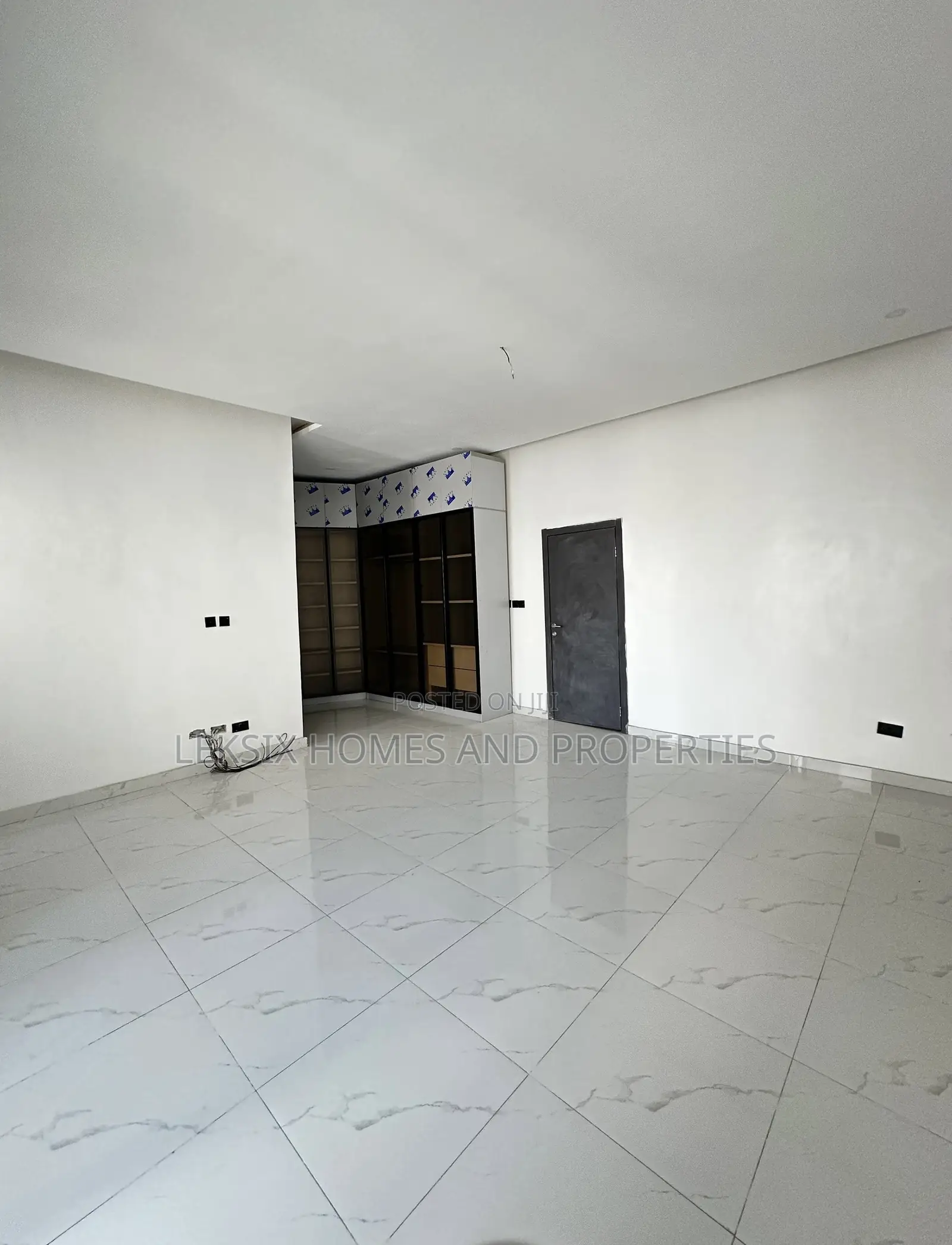 4bdrm Duplex in A Well Secured, Lekki Phase 2 for sale