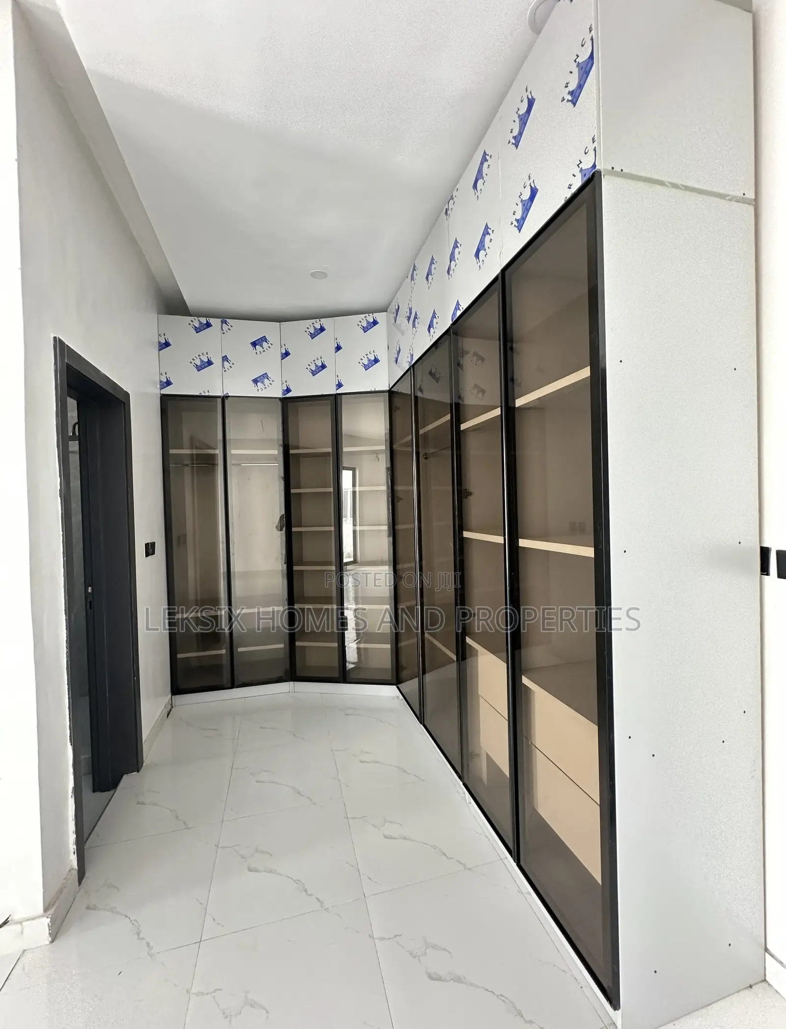 4bdrm Duplex in A Well Secured, Lekki Phase 2 for sale