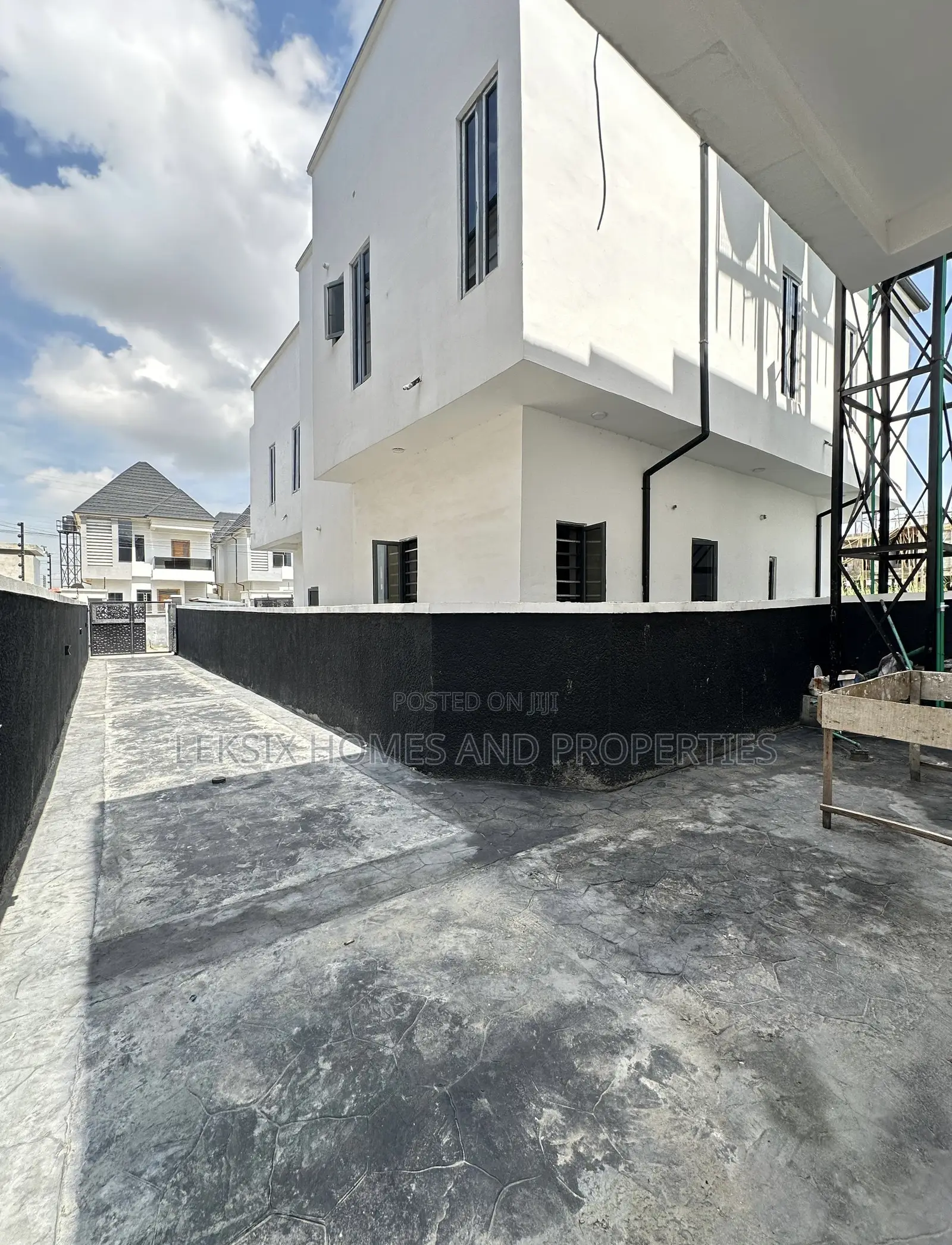 4bdrm Duplex in A Well Secured, Lekki Phase 2 for sale