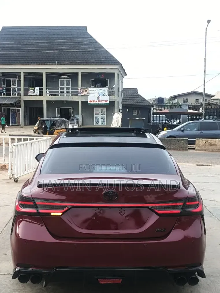 Toyota Camry XLE FWD (2.5L 4cyl 8AM) 2018 Burgundy