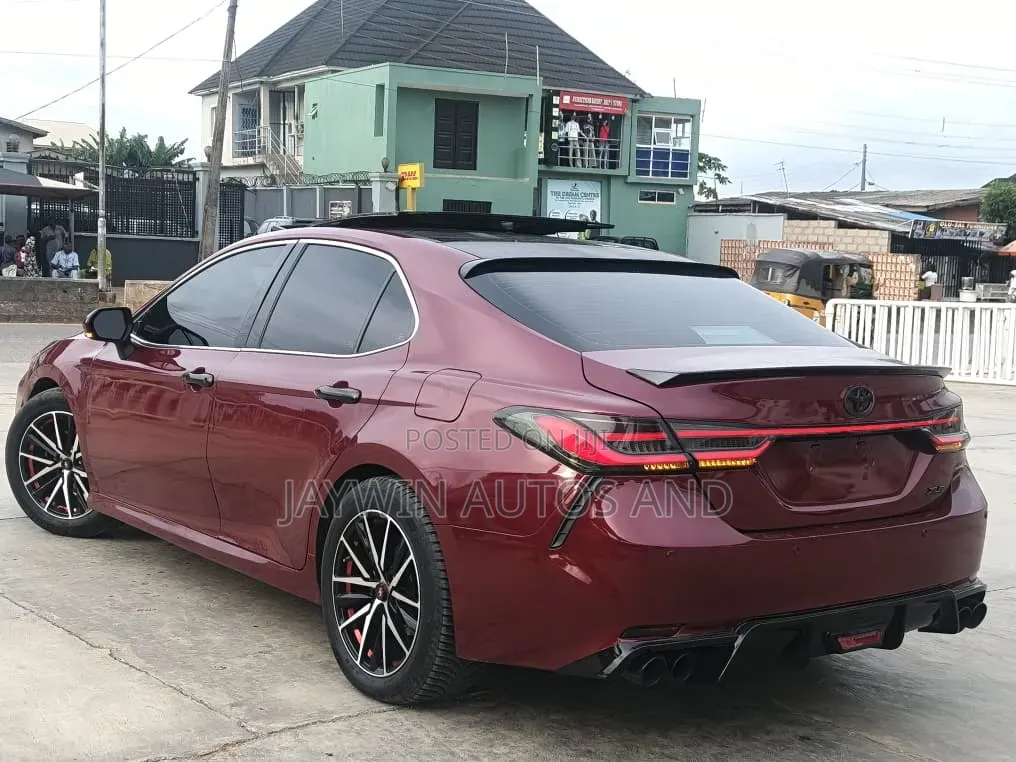 Toyota Camry XLE FWD (2.5L 4cyl 8AM) 2018 Burgundy