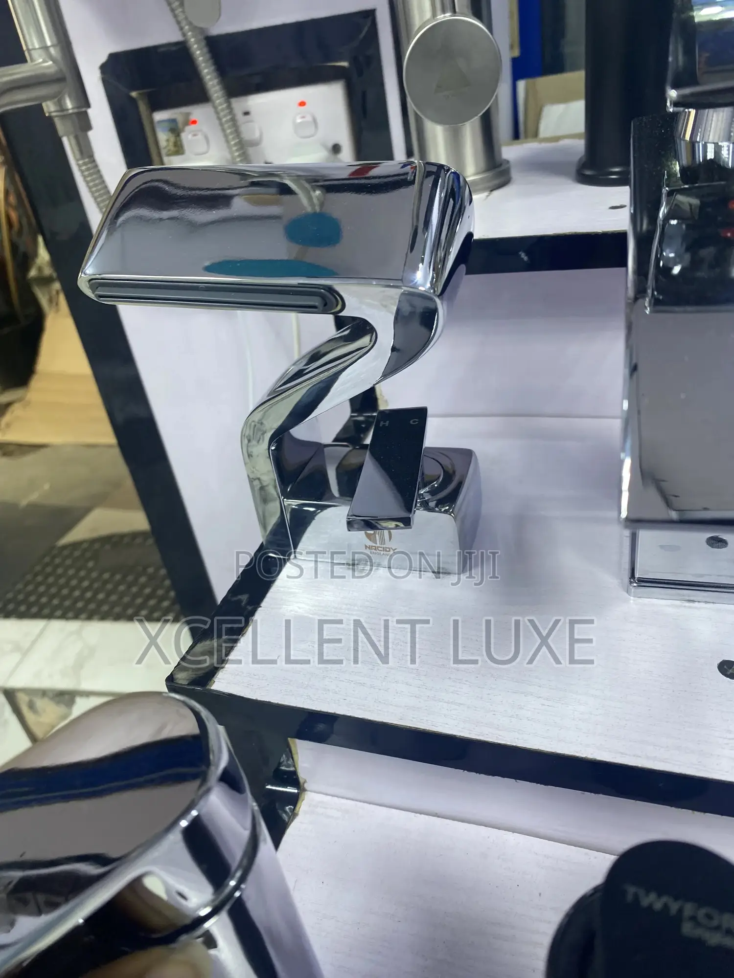 Luxury Basin Mixer Tap Chrome( English Standard)