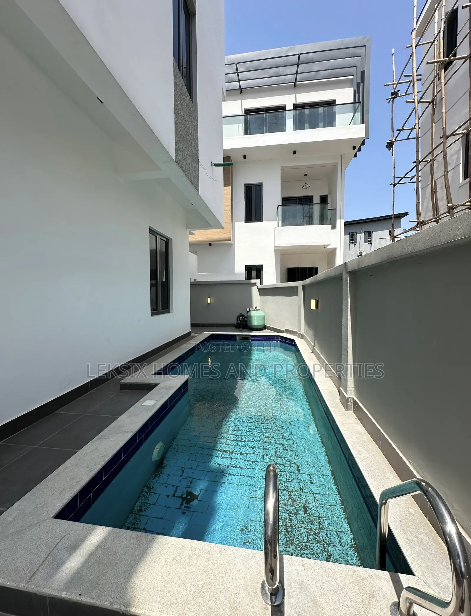 5bdrm Duplex in A Well Secured, Lekki Phase 1 for sale