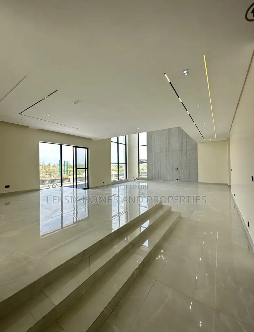 5bdrm Duplex in A Well Secured, Chevron for sale