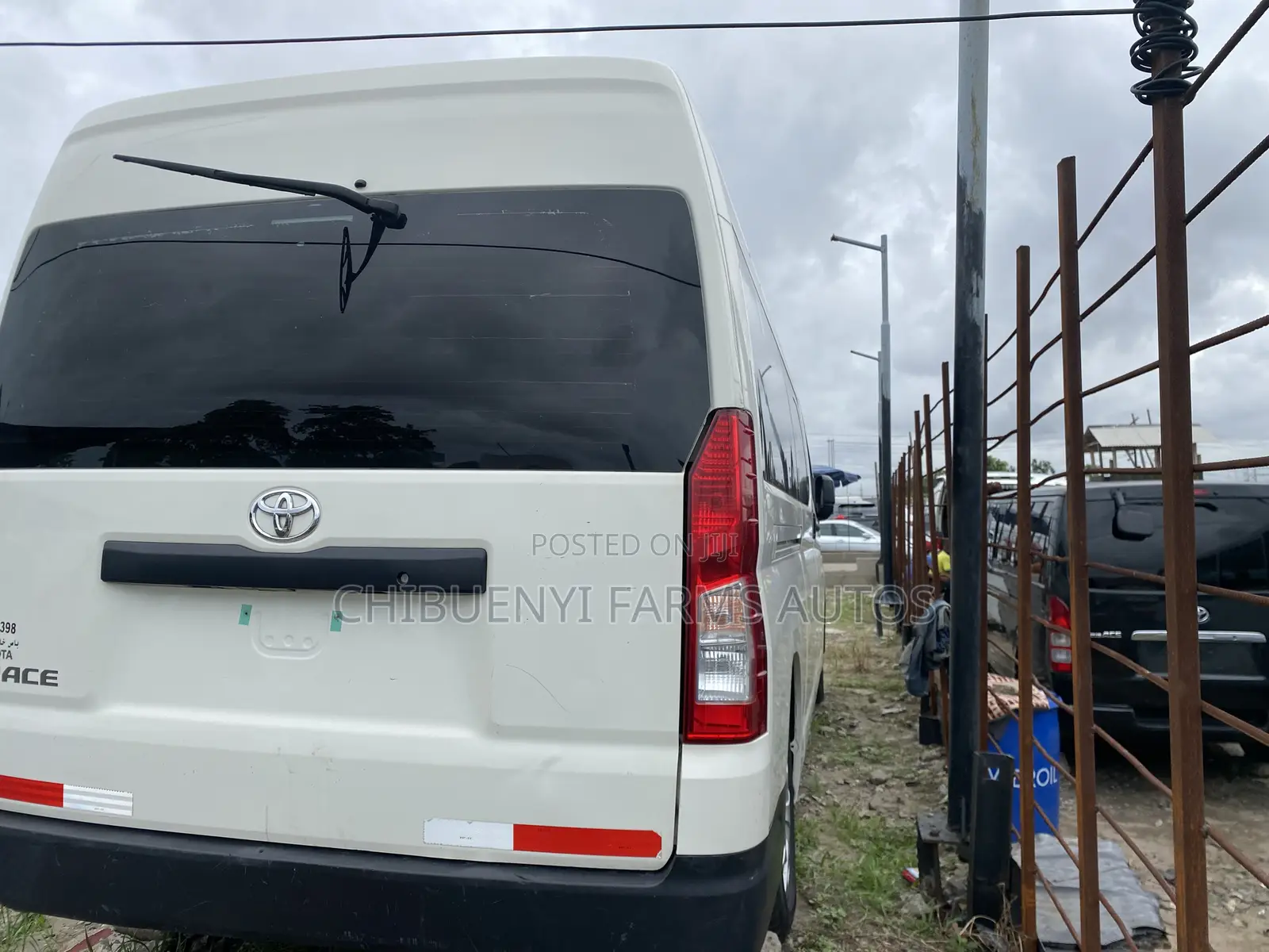 Toyota HiAce 2021 White