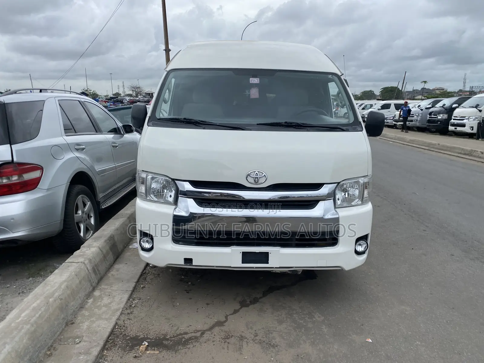 Toyota HiAce 2018 White