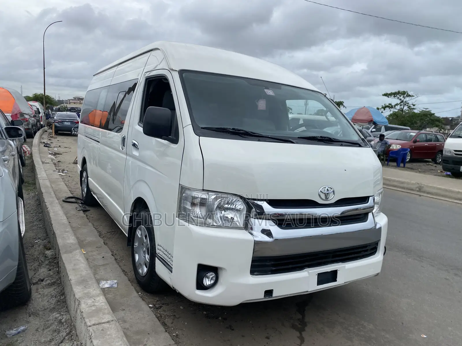 Toyota HiAce 2018 White