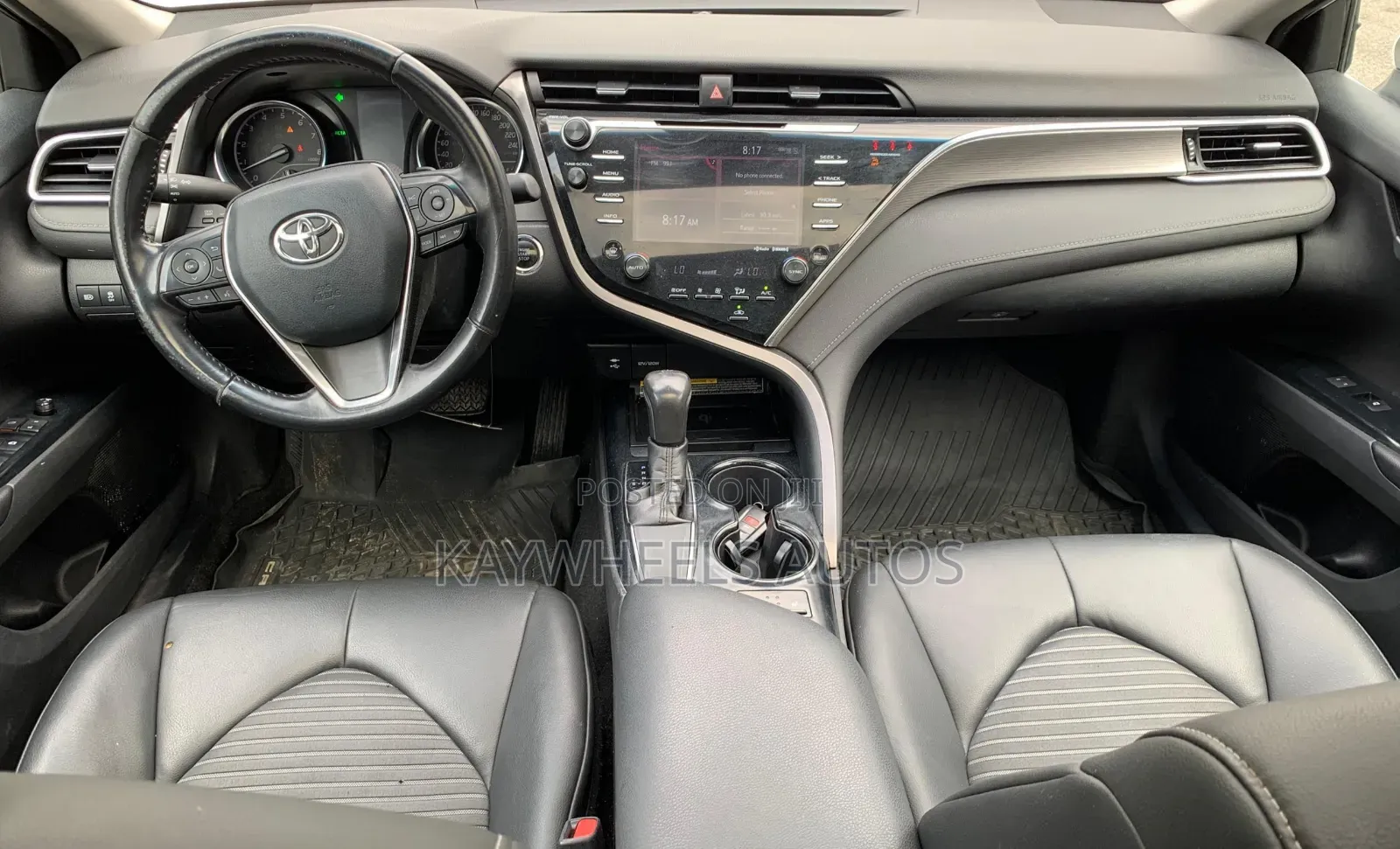 Toyota Camry SE FWD (2.5L 4cyl 8AM) 2018 White