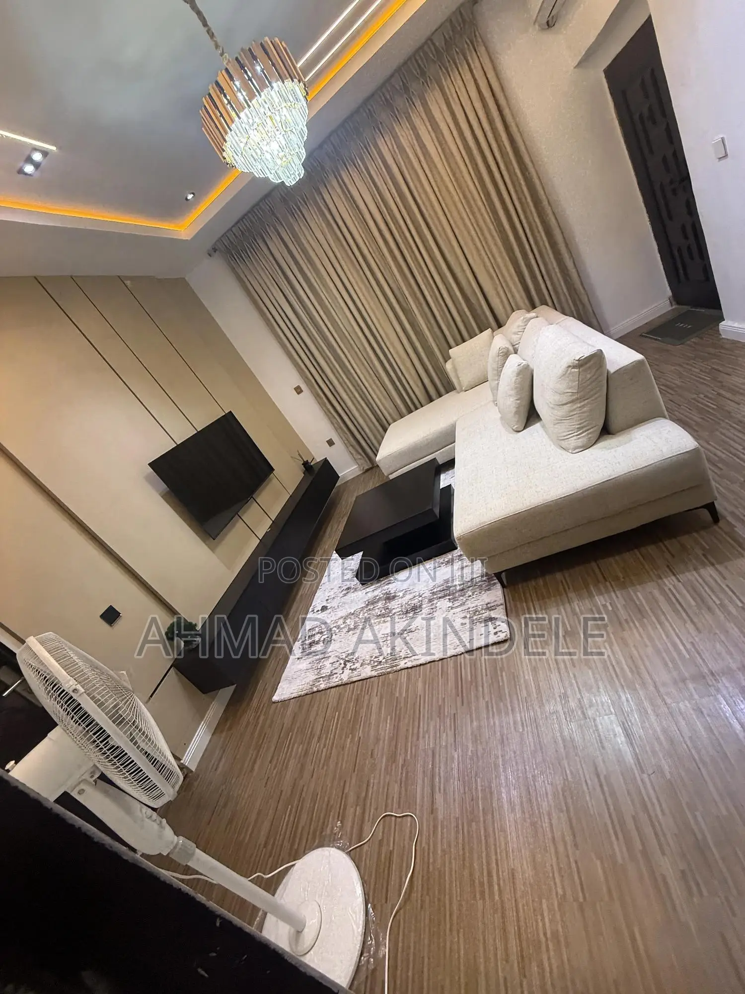 One Bed With Two Toilets