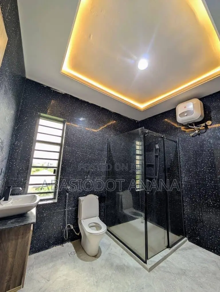 4bdrm Duplex in Ewethousing, Uyo for sale