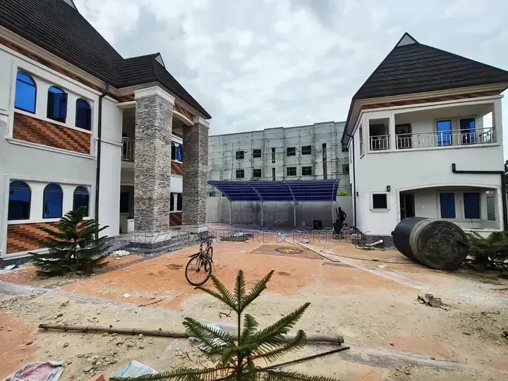 5bdrm Duplex in Shell Cooperative for sale
