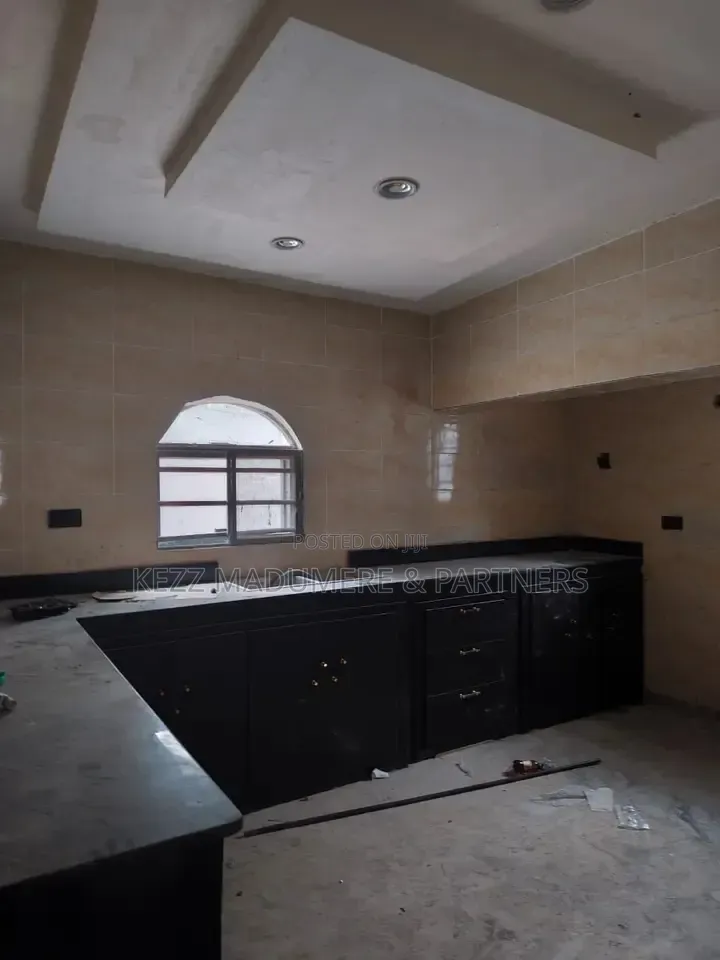 5bdrm Duplex in Shell Cooperative for sale