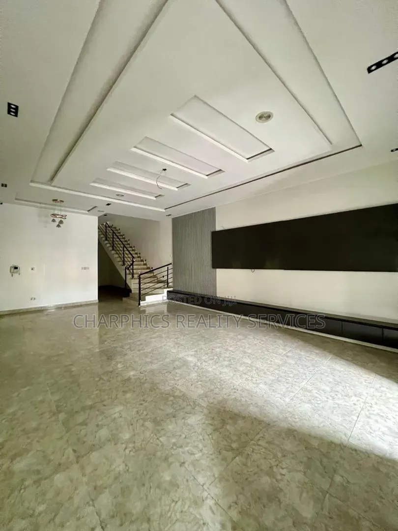 5bdrm Duplex in Osapa london for sale