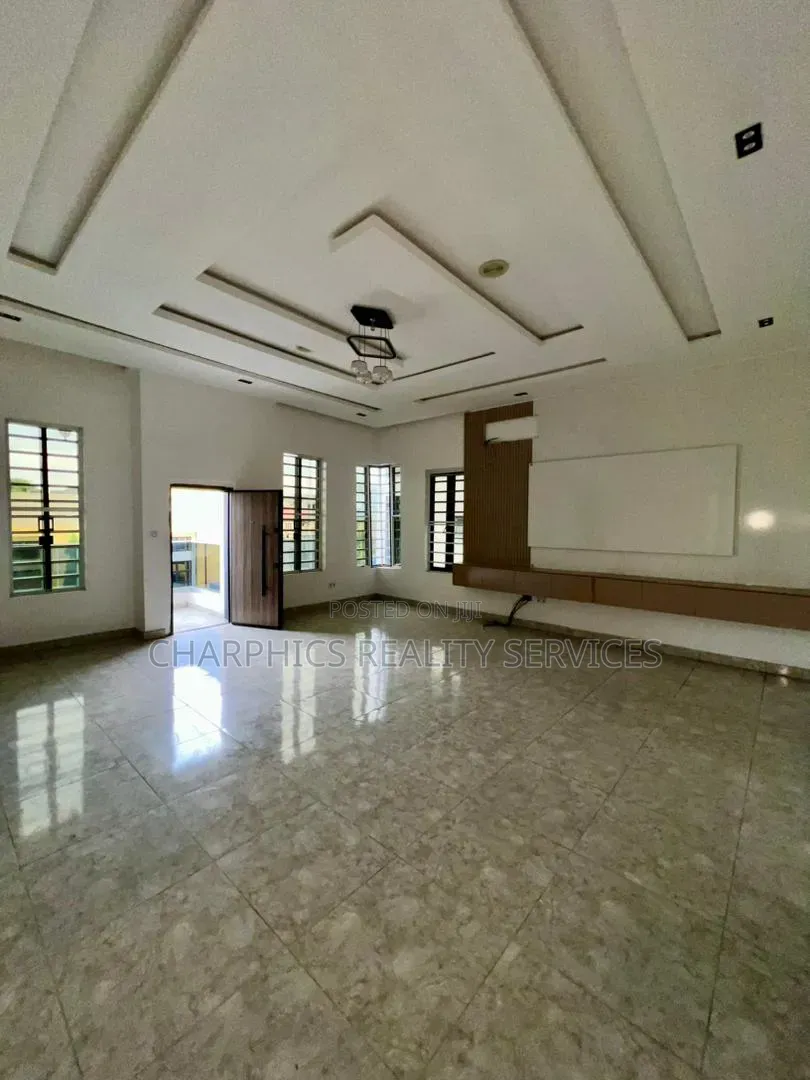 5bdrm Duplex in Osapa london for sale