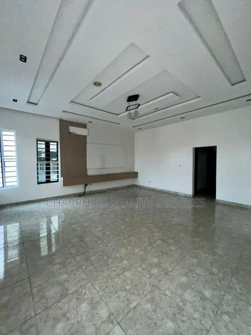 5bdrm Duplex in Osapa london for sale