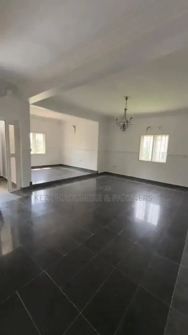 5bdrm Duplex in Rainbow Town Estate for sale