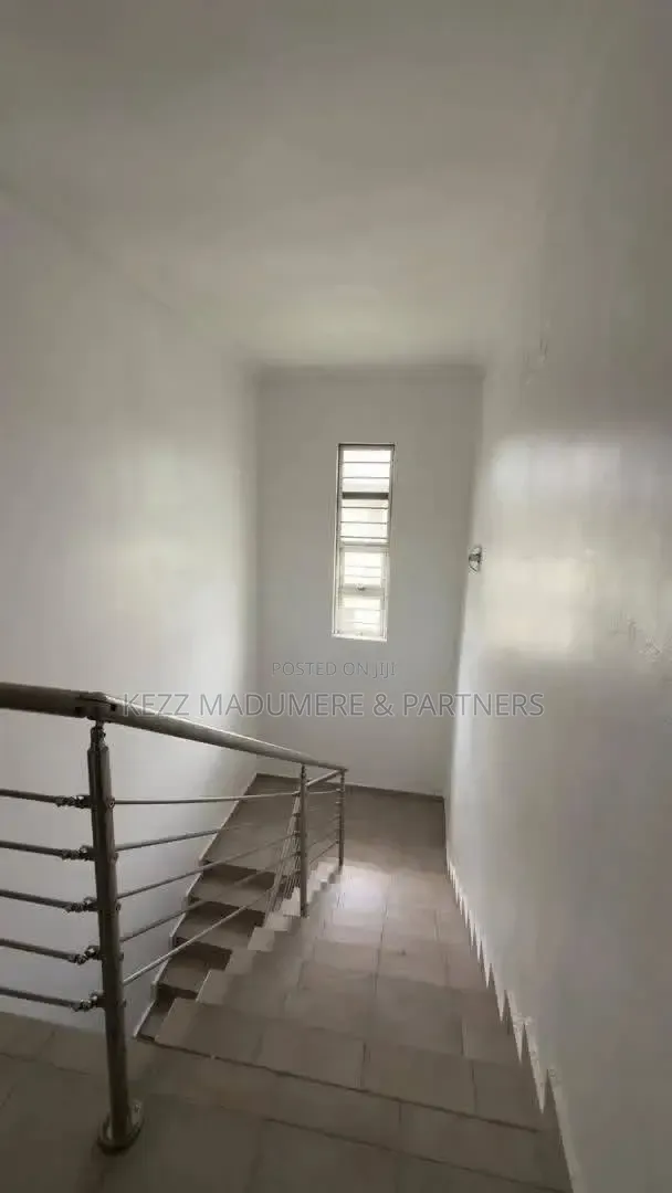 5bdrm Duplex in Rainbow Town Estate for sale
