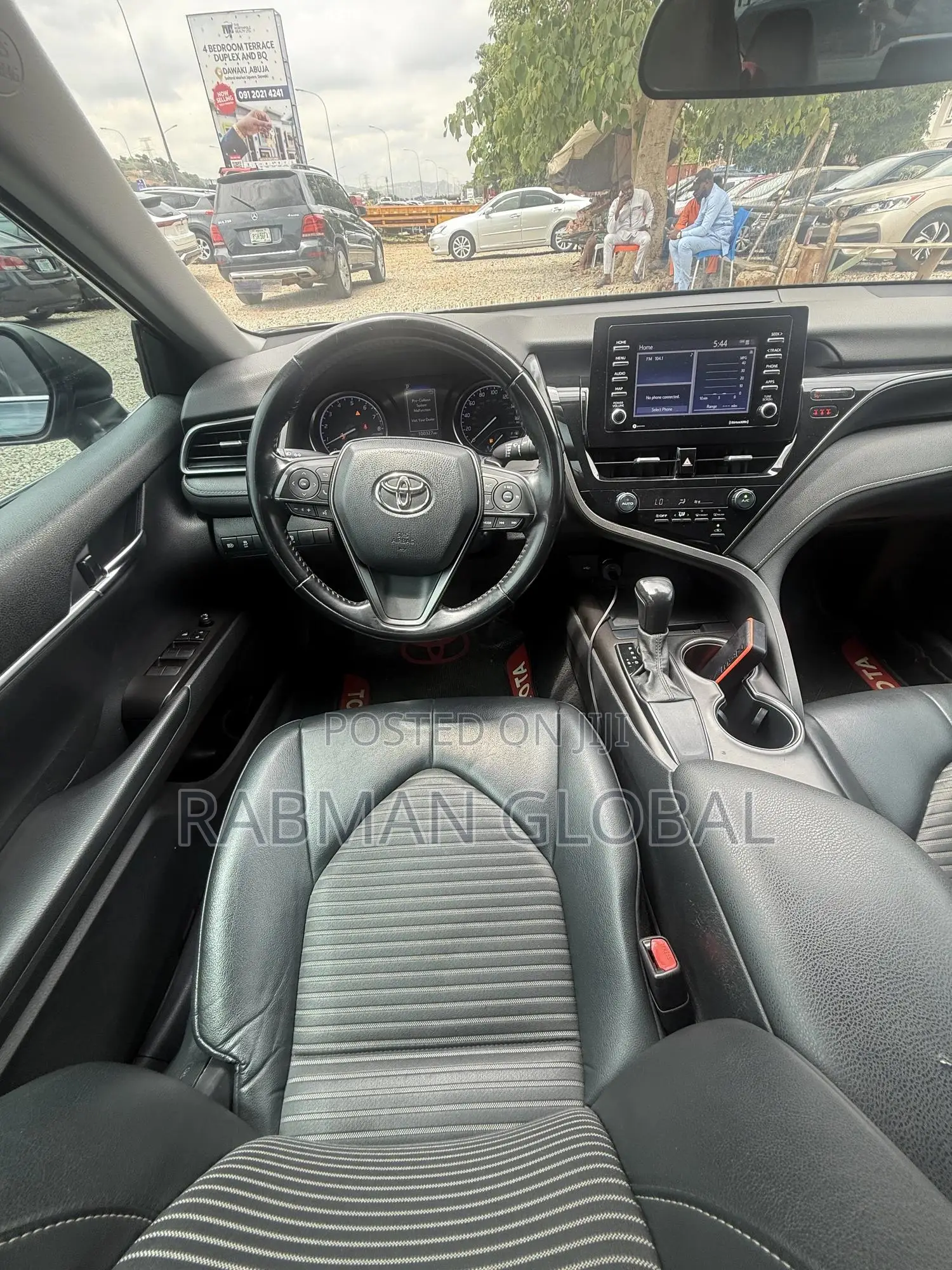 Toyota Camry SE 2021 Blue