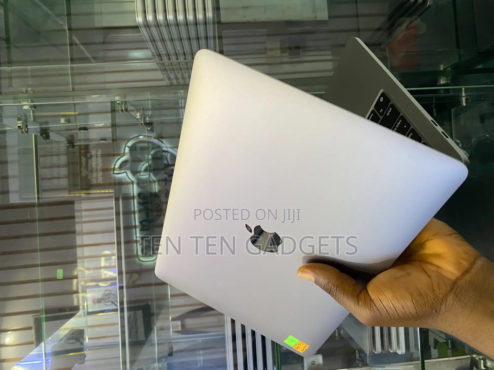 Laptop Apple MacBook Pro 2022 M2 16GB Apple M2 SSD 512GB