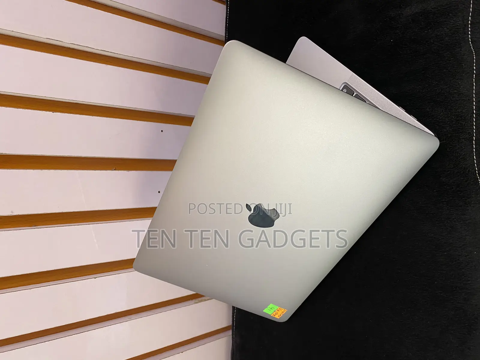 Laptop Apple MacBook Pro 2022 M2 16GB Apple M2 SSD 512GB