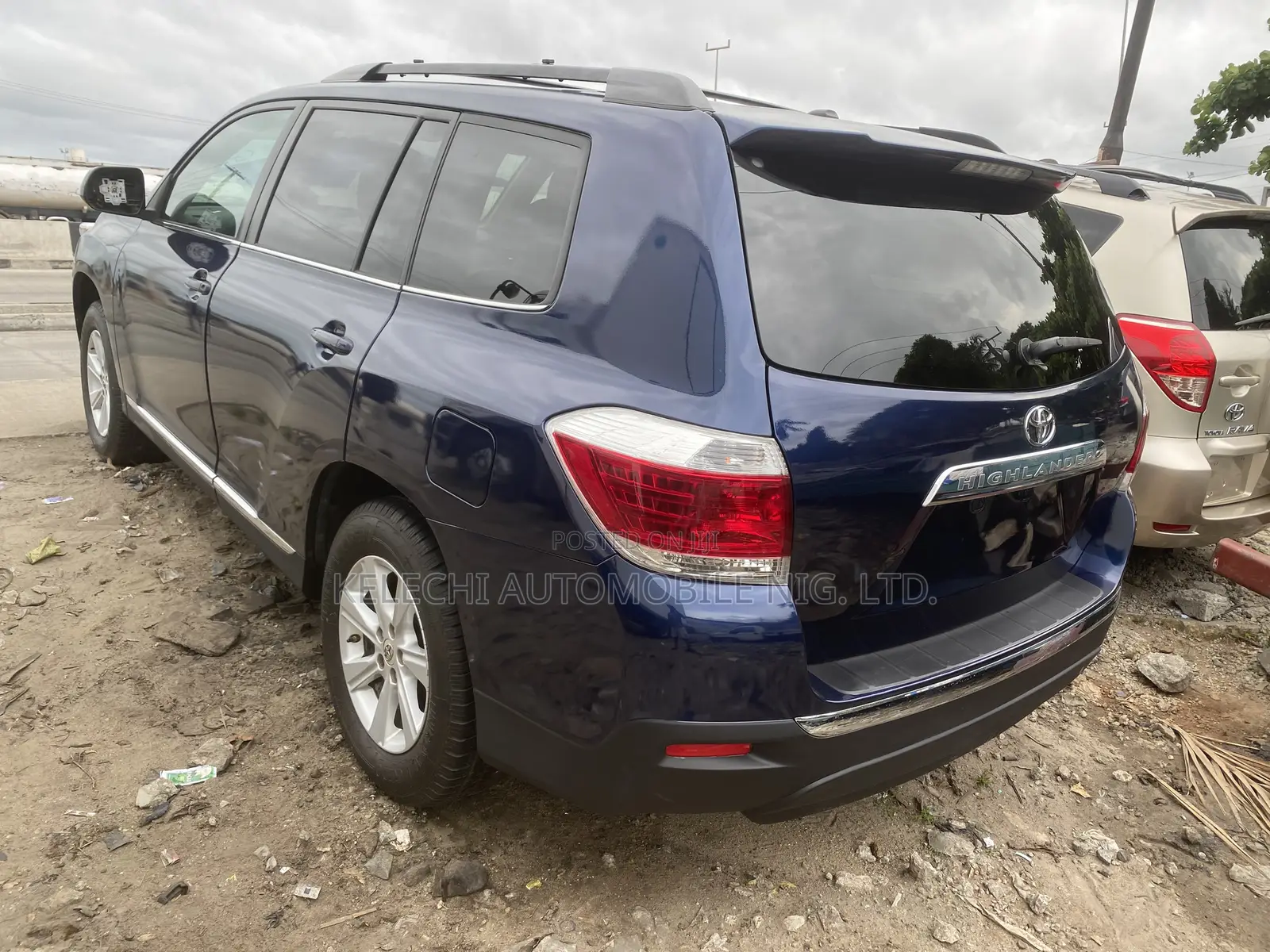 Toyota Highlander SE 2012 Blue