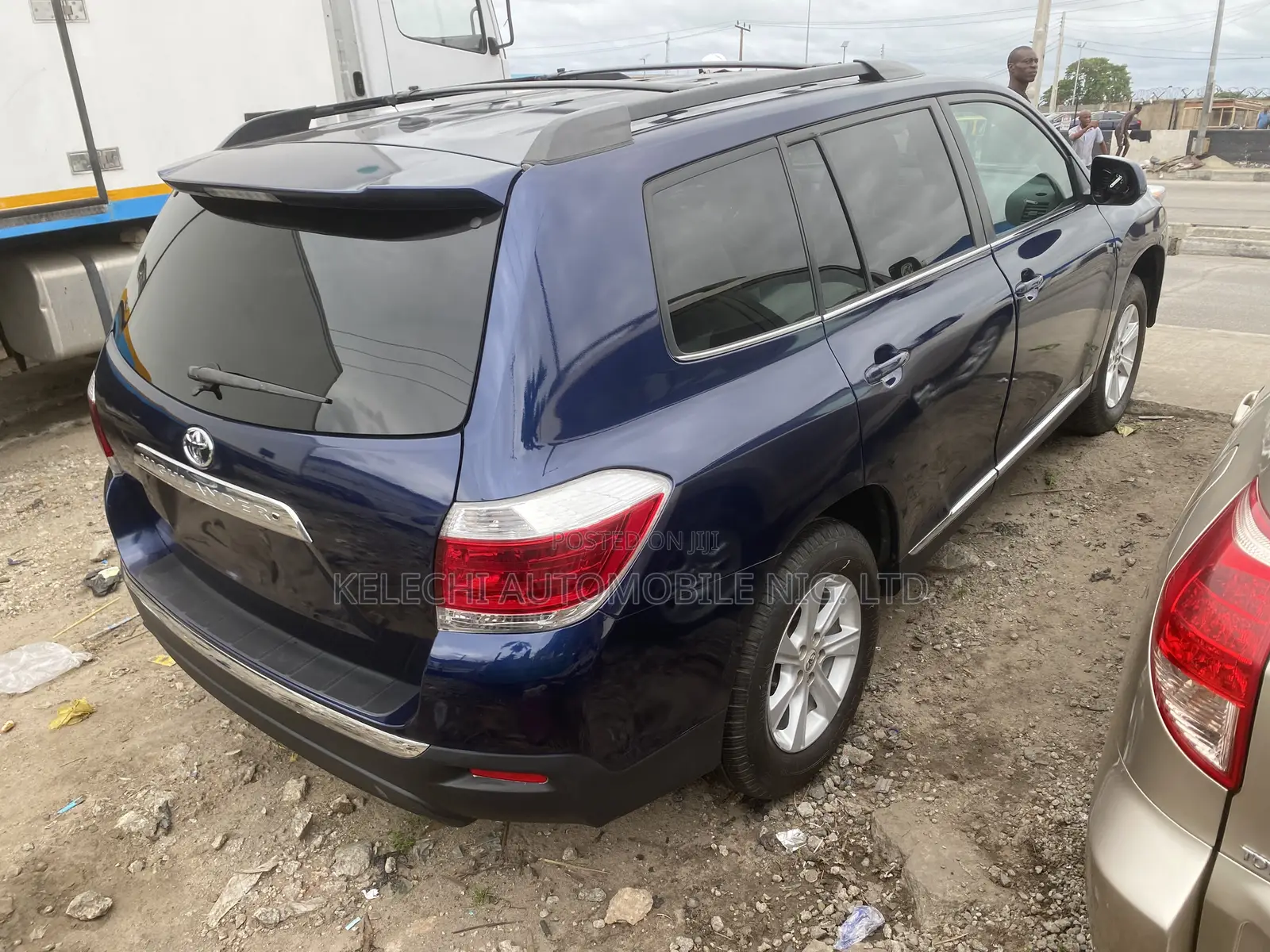 Toyota Highlander SE 2012 Blue